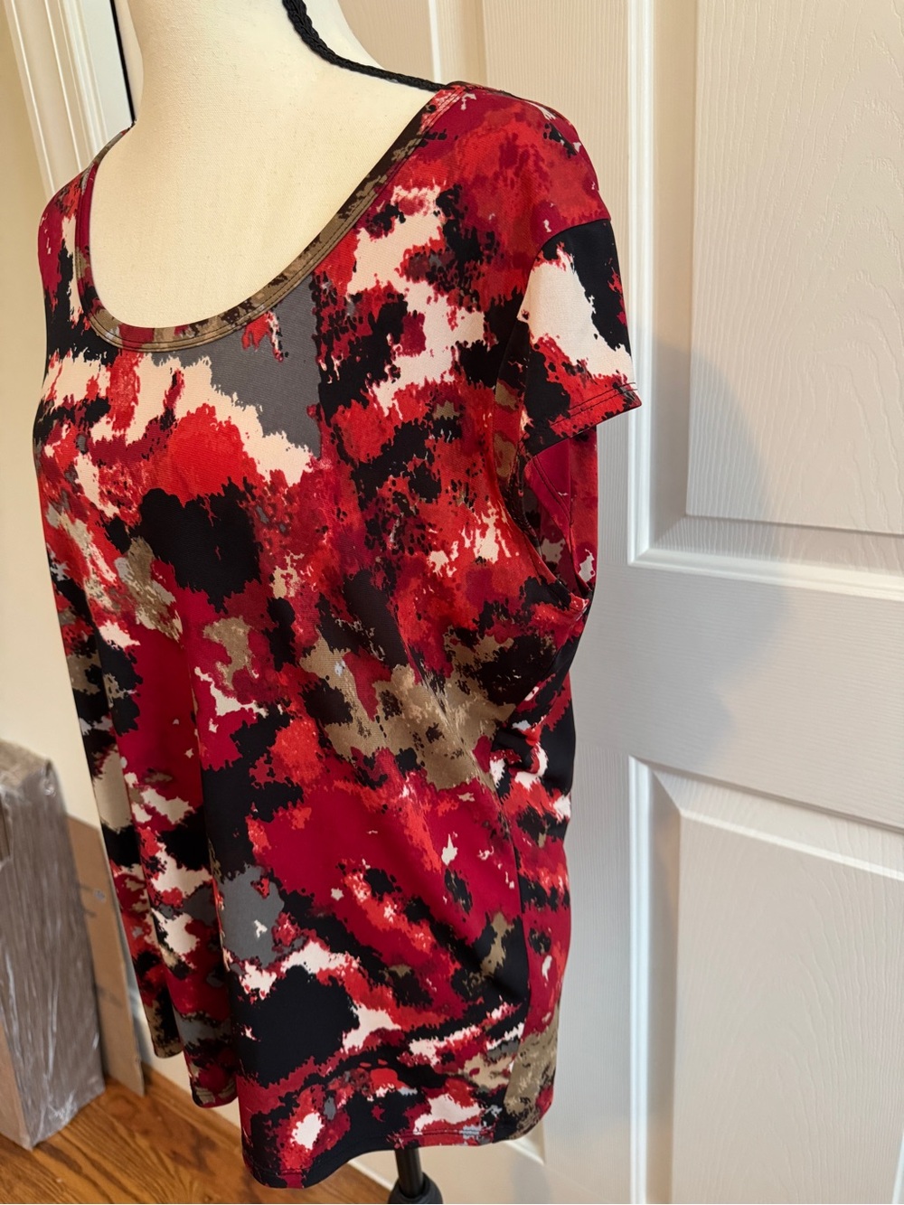 Kasper Abstract Floral Print Scoop Neck Top Size Large Red Black - Picture 3 of 11